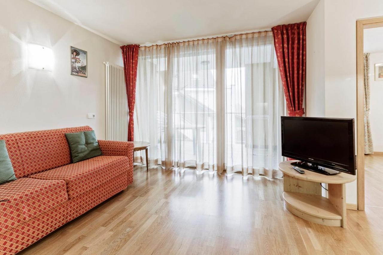 Apartments Petlin Ортизей Екстериор снимка